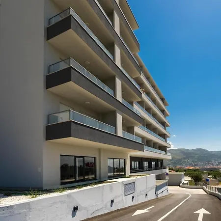A2 - Modern Apt With The Terrace & Sea View